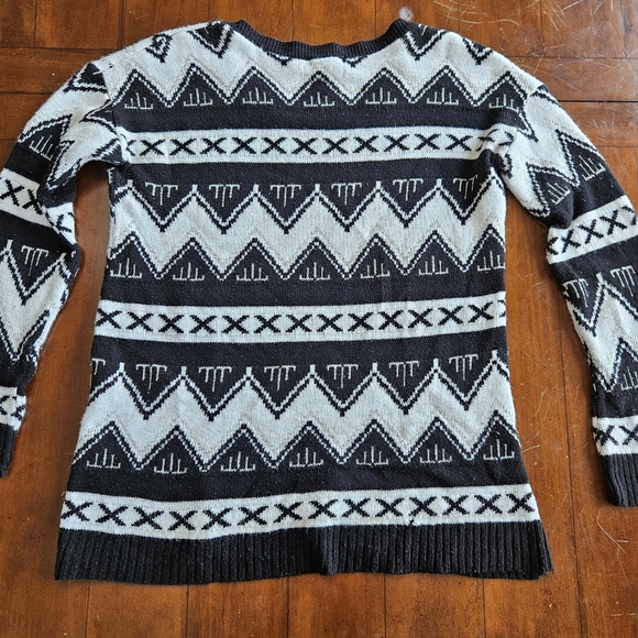 Kirra Black and White Zig-Zag Striped Oversized Sweater - Picture 5 of 5
